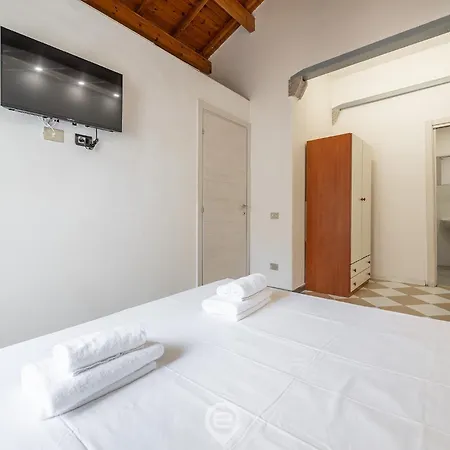 Estay - The Corner House