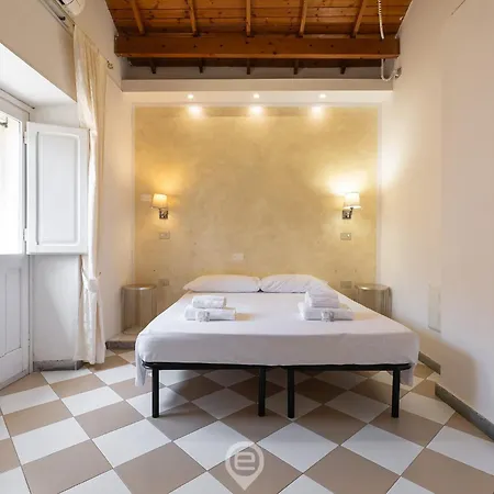 Estay - The Corner House 3* カリアリ