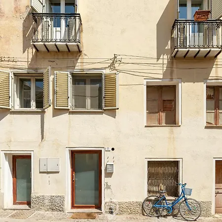 Estay - The Corner House 3*